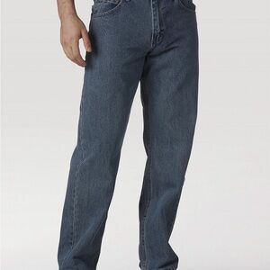 Men’s Wrangler Dark Wash Jeans 36 X 29. Like new condition.